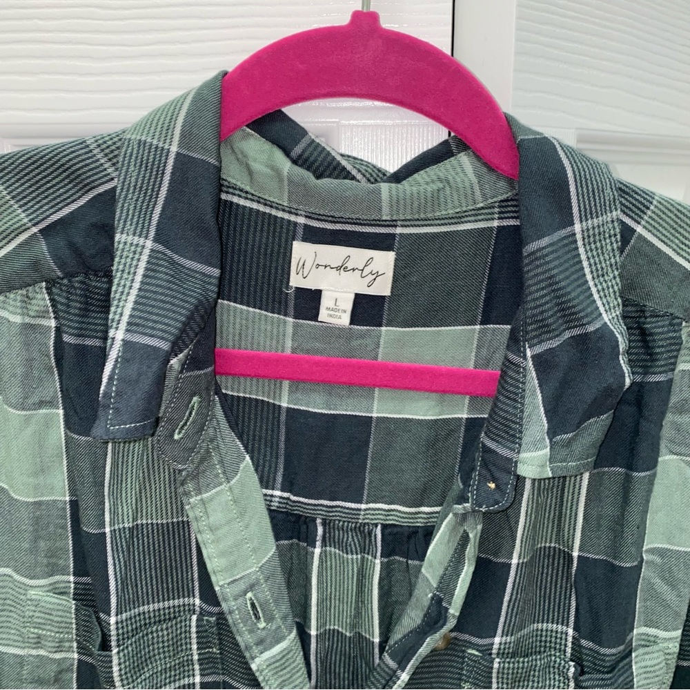 Button down - Picture 2 of 4